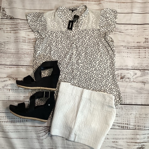 409. Express Black & White Cap Sleeve Blouse NWT Size Large - Picture 6 of 6